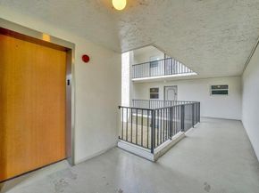 9480 Poinciana Pl 201, Davie FL 33324