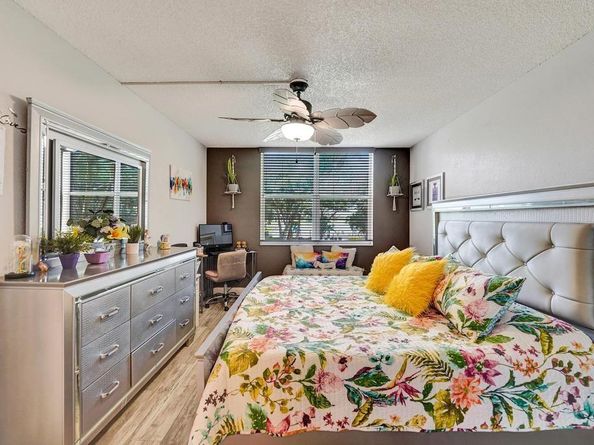 9480 Poinciana Pl 201, Davie FL 33324