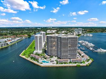 100 Lakeshore Drive