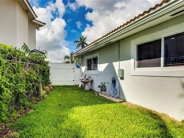 361 SE 9th Ct, Pompano Beach FL 33060
