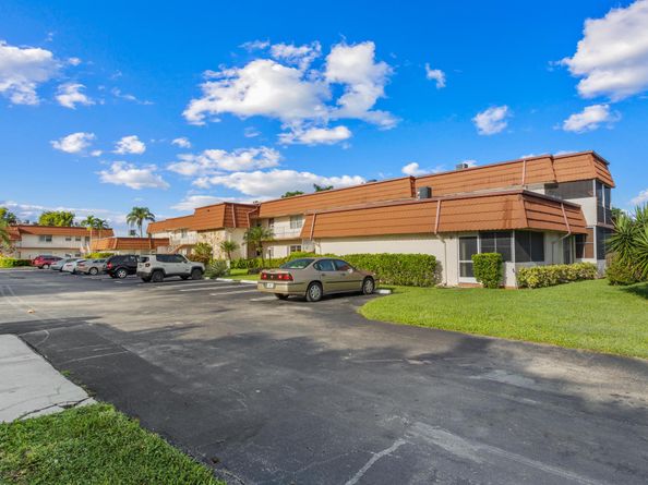 Undisclosed Address #RX-11122242, Royal Palm Beach FL 33411