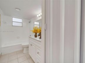 404 NW 68th Avenue 218, Plantation FL 33317