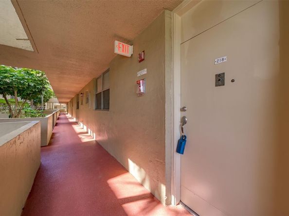 404 NW 68th Avenue 218, Plantation FL 33317