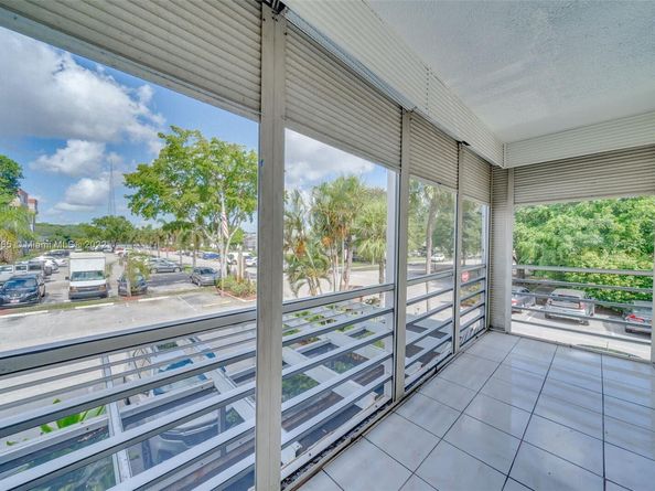 404 NW 68th Avenue 218, Plantation FL 33317