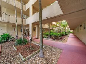 404 NW 68th Avenue 218, Plantation FL 33317