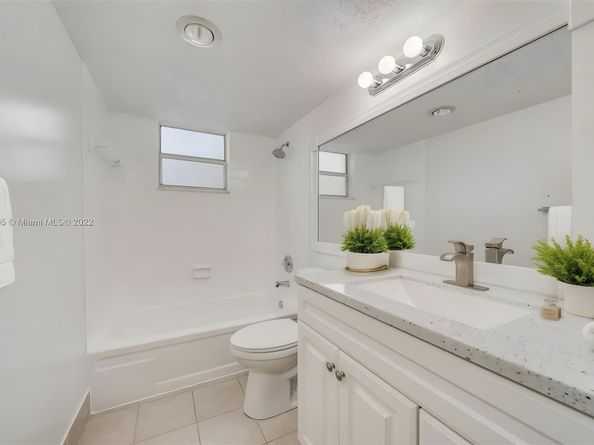 404 NW 68th Avenue 218, Plantation FL 33317