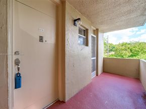 404 NW 68th Avenue 218, Plantation FL 33317