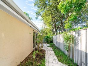 16 Commodore Place, Palm Beach Gardens FL 33418