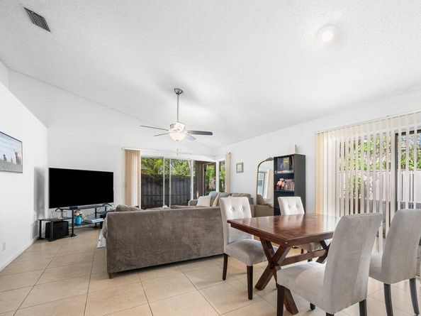 16 Commodore Place, Palm Beach Gardens FL 33418