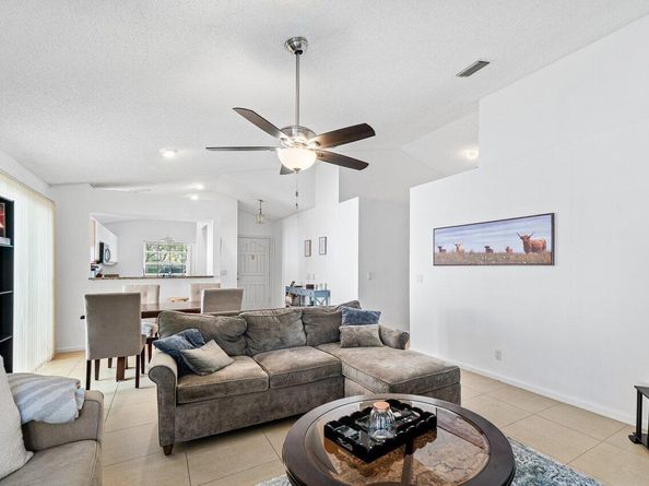 16 Commodore Place, Palm Beach Gardens FL 33418