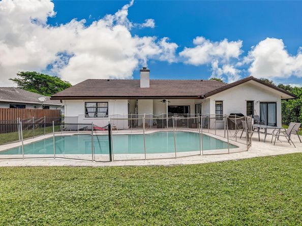 1962 NW 110th Ln, Coral Springs FL 33071