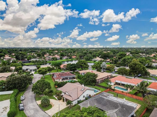1962 NW 110th Ln, Coral Springs FL 33071