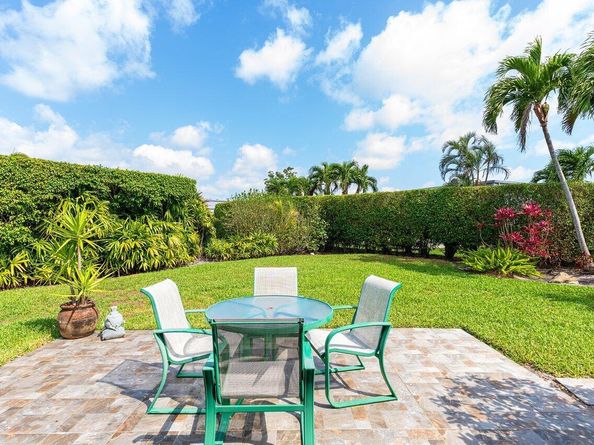 401 French Royale Circle, Atlantis FL 33462