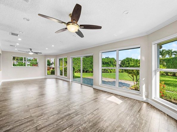 401 French Royale Circle, Atlantis FL 33462