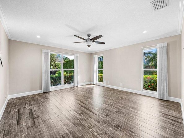 401 French Royale Circle, Atlantis FL 33462