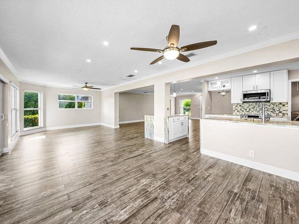 401 French Royale Circle, Atlantis FL 33462