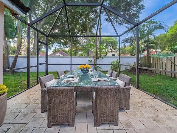 9358 Arborwood Cir, Davie FL 33328