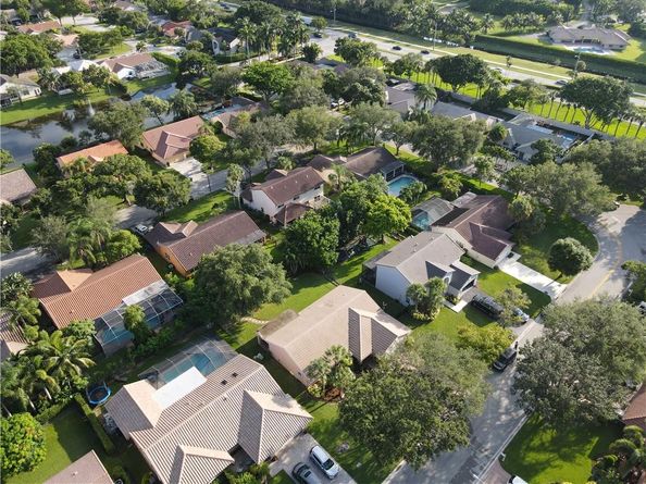 9226 NW 44th Ct, Coral Springs FL 33065