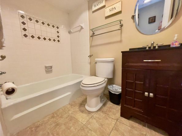 651 E Pine Dr 310, Pompano Beach FL 33060