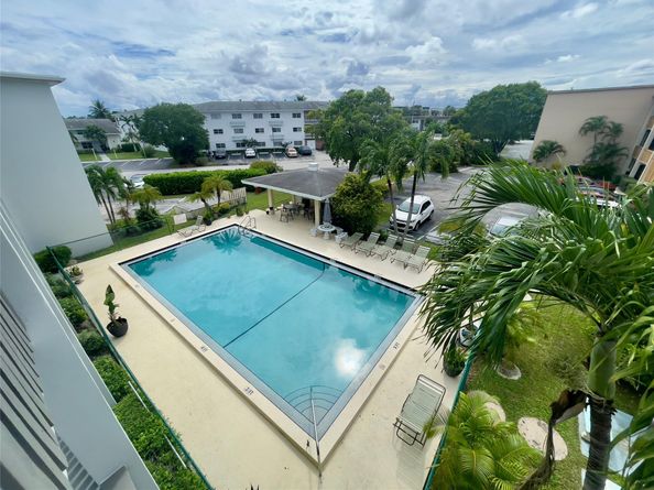 651 E Pine Dr 310, Pompano Beach FL 33060