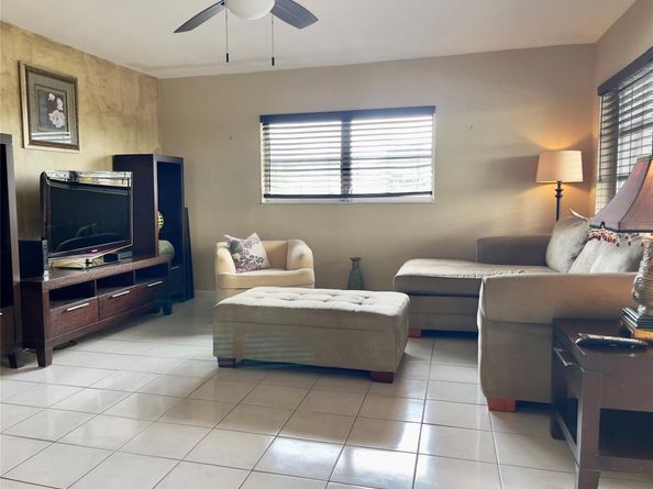 651 E Pine Dr 310, Pompano Beach FL 33060