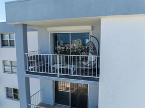 6900 Bay Drive 11i, Miami Beach FL 33141