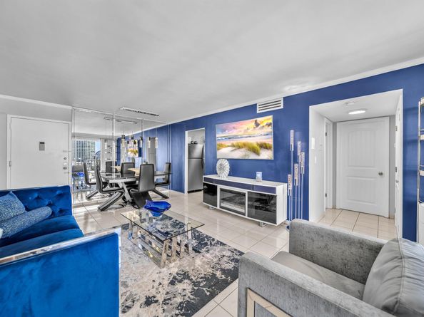 6900 Bay Drive 11i, Miami Beach FL 33141