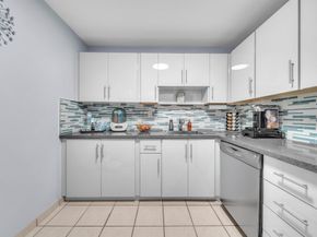 6900 Bay Drive 11i, Miami Beach FL 33141