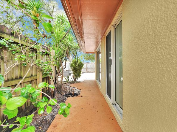 19915 NE 10th Place Way, Miami FL 33179