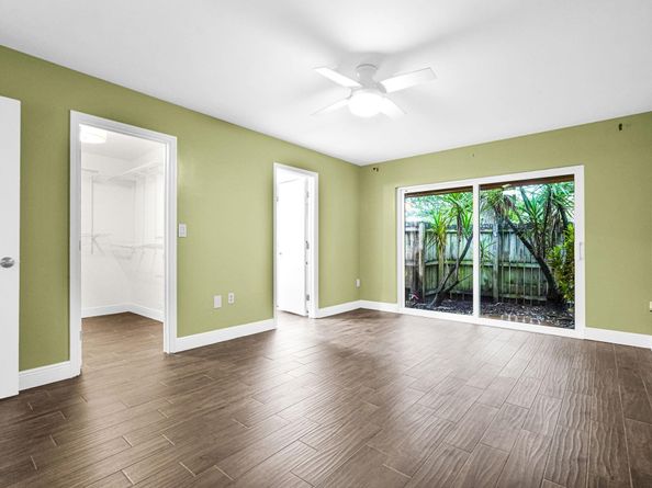 19915 NE 10th Place Way, Miami FL 33179