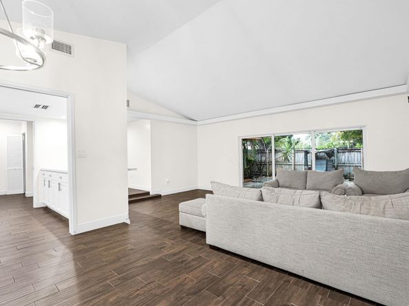 19915 NE 10th Place Way, Miami FL 33179