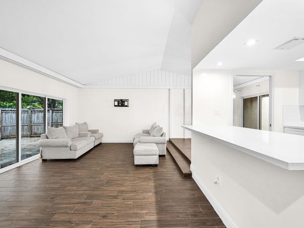 19915 NE 10th Place Way, Miami FL 33179