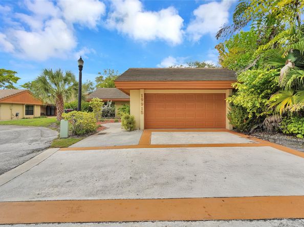 19915 NE 10th Place Way, Miami FL 33179