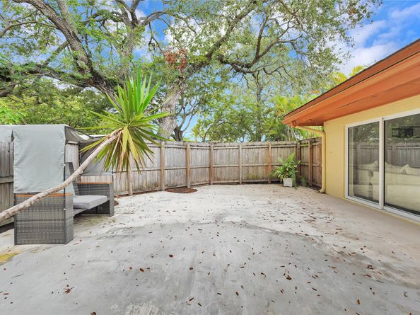 19915 NE 10th Place Way, Miami FL 33179