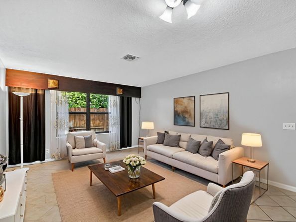 326 W Pine 19 Street 19, Lantana FL 33462