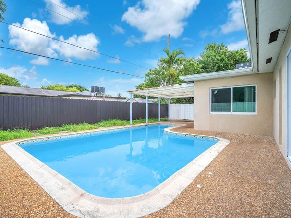 1121 N 66th Ter, Hollywood FL 33024