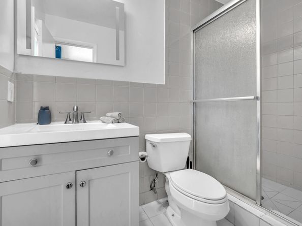 1121 N 66th Ter, Hollywood FL 33024
