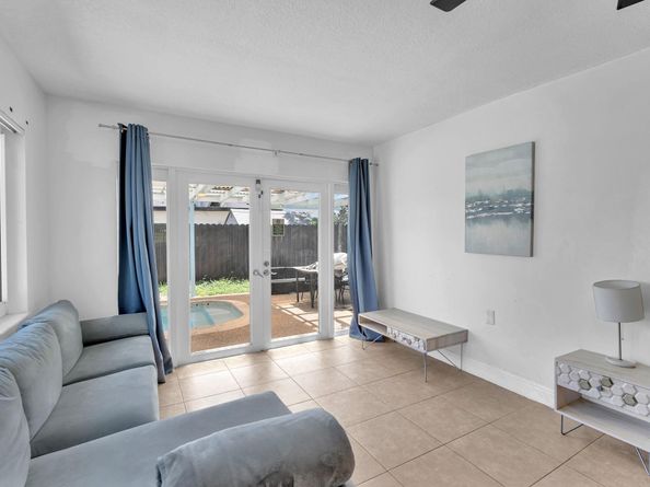 1121 N 66th Ter, Hollywood FL 33024