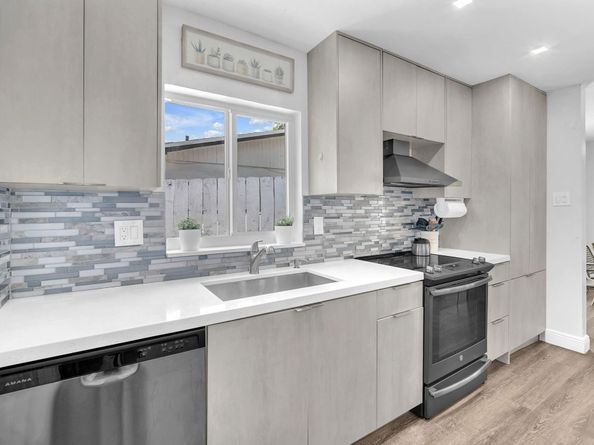 1121 N 66th Ter, Hollywood FL 33024