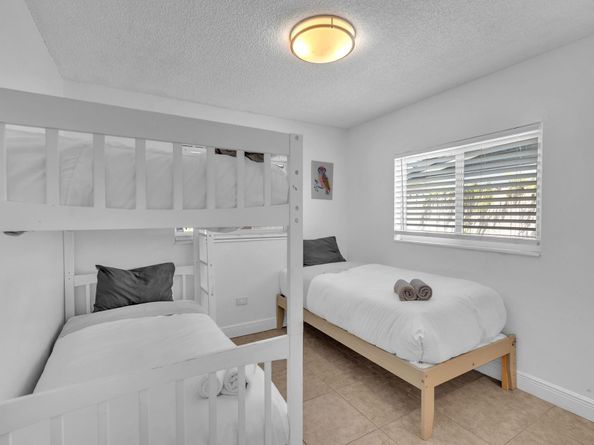 1121 N 66th Ter, Hollywood FL 33024