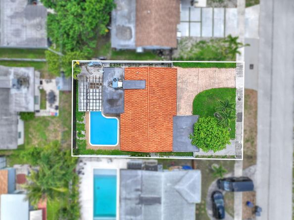 1121 N 66th Ter, Hollywood FL 33024