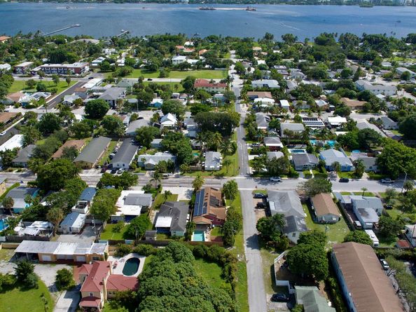 416 11th Avenue S, Lake Worth Beach FL 33460