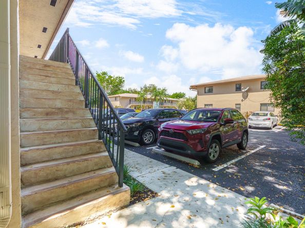 2918 NE 8th Ter 204, Wilton Manors FL 33334