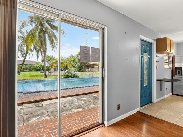 871 SW 10th St, Pompano Beach FL 33060