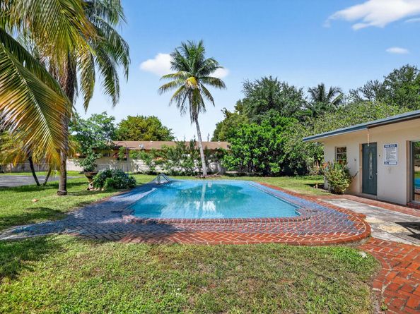 871 SW 10th St, Pompano Beach FL 33060
