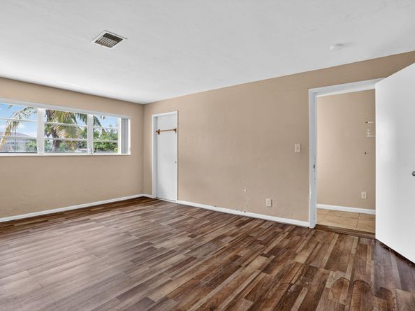 871 SW 10th St, Pompano Beach FL 33060