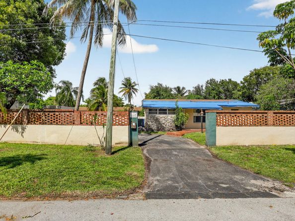 871 SW 10th St, Pompano Beach FL 33060