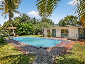 871 SW 10th St, Pompano Beach FL 33060