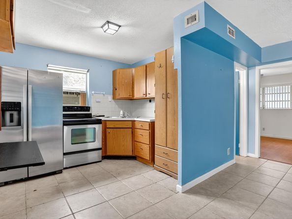 871 SW 10th St, Pompano Beach FL 33060