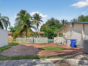 871 SW 10th St, Pompano Beach FL 33060
